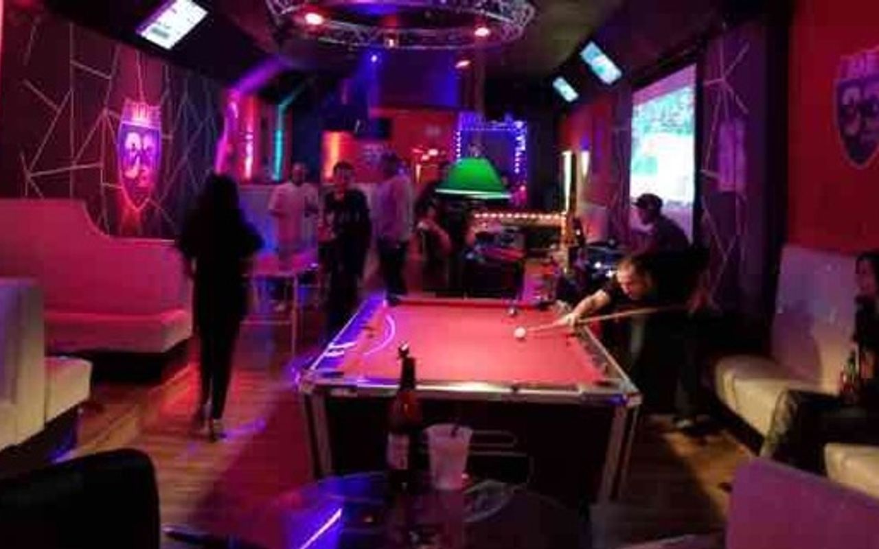 Bar 83 Lounge
